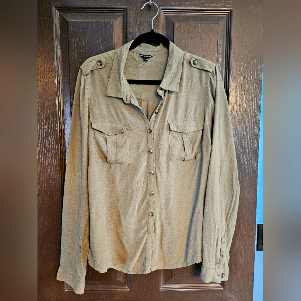 Guess button down top Size XL
